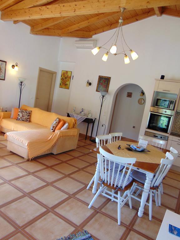 Villa Grecia เลียปาเดส ภายนอก รูปภาพ