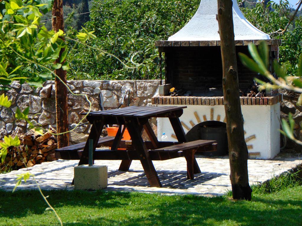Villa Grecia เลียปาเดส ภายนอก รูปภาพ
